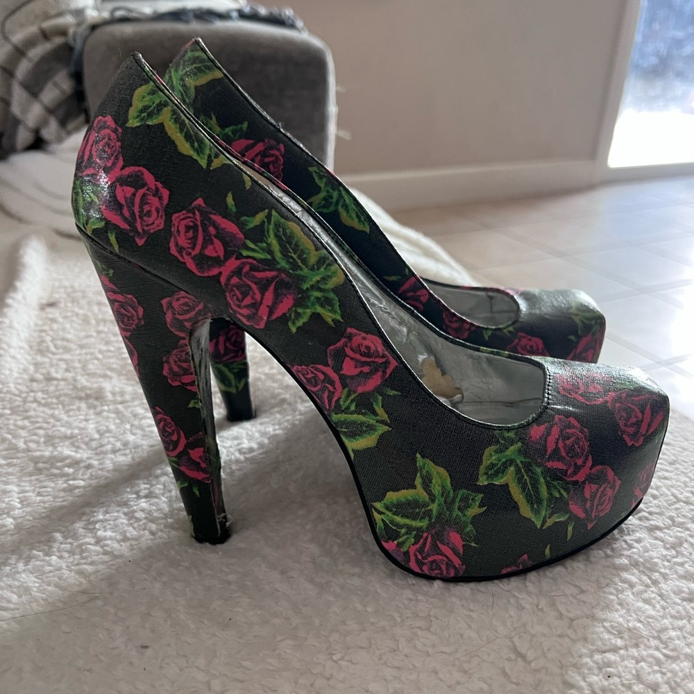 Betsey Johnson Black and Pink Floral Heels